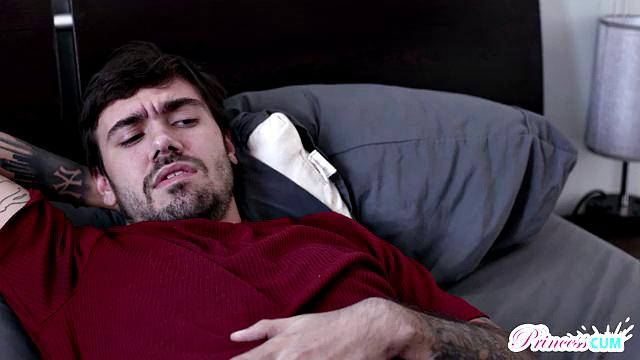 сводная сестра катается на члене брата и получает кремпай