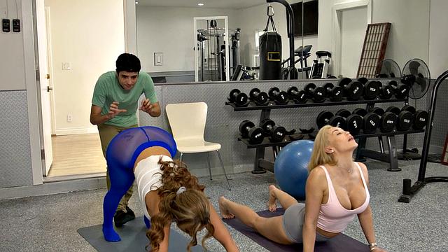 Gym threesome with MILFs