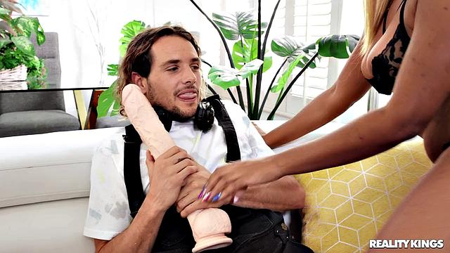 My Roommate Likes Freaky