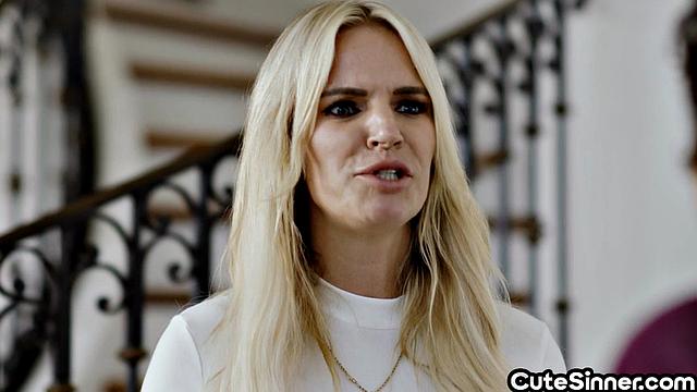 Blonde horny babe licked by big BFF