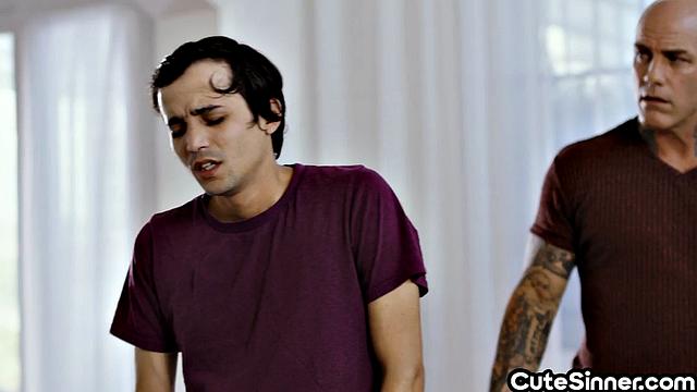 Blonde horny babe licked by big BFF