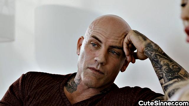 Blonde horny babe licked by big BFF