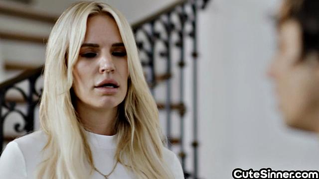 Blonde horny babe licked by big BFF