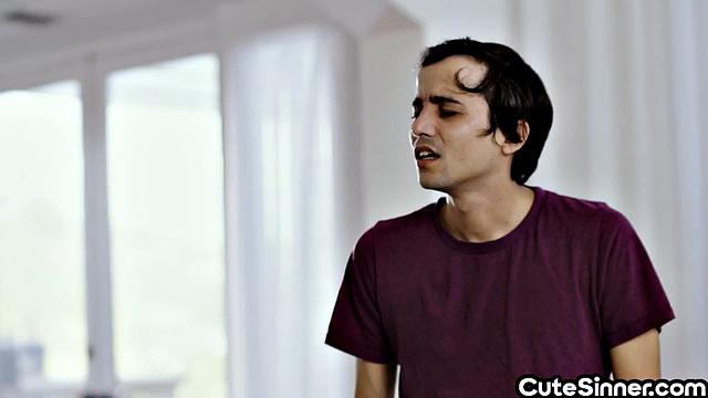 Blonde horny babe licked by big BFF