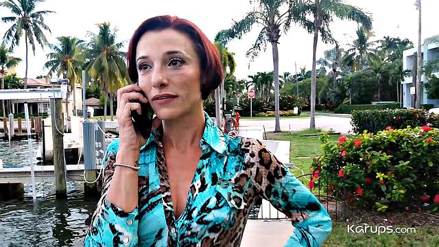 зрелая рыжая Стелла Бэнкс скачет на члене и получает кунилингус