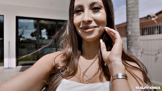 Welcum to the Biz, Melissa!