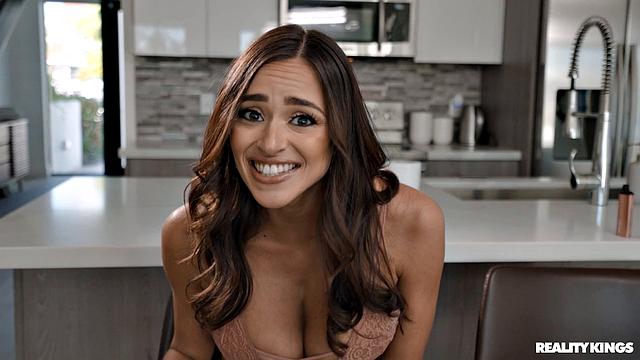 Welcum to the Biz, Melissa!