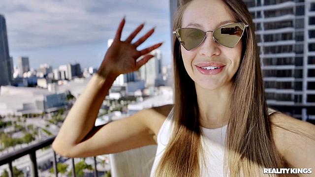 Welcum to the Biz, Melissa!