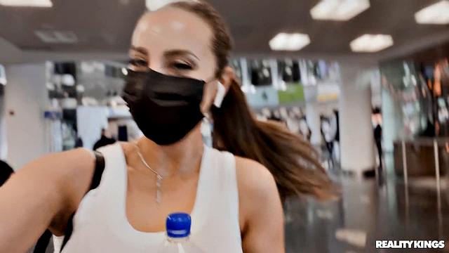 Welcum to the Biz, Melissa!