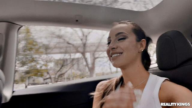 Welcum to the Biz, Melissa!