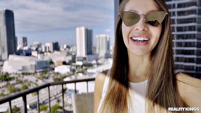 Welcum to the Biz, Melissa!