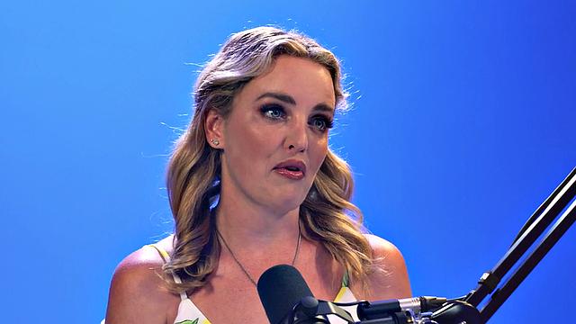 Cockhungry babe enjoys masturbating her wet shaved pussy