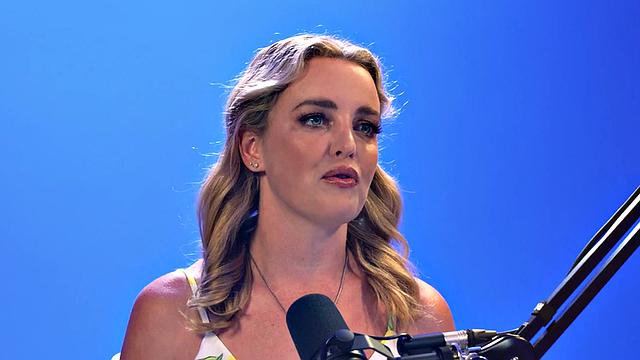 Cockhungry babe enjoys masturbating her wet shaved pussy