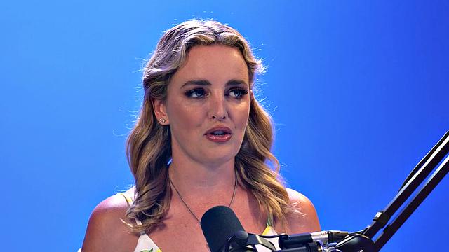 Cockhungry babe enjoys masturbating her wet shaved pussy