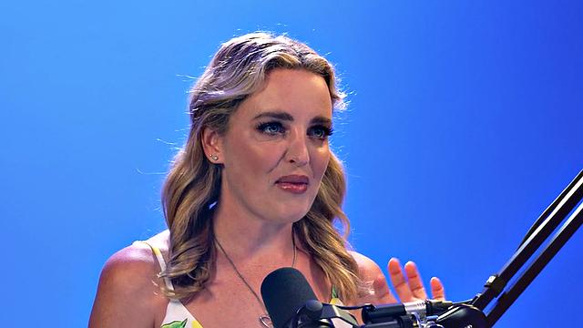 Cockhungry babe enjoys masturbating her wet shaved pussy