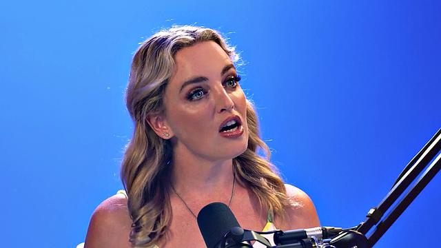 Cockhungry babe enjoys masturbating her wet shaved pussy