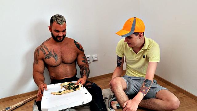 Muscled jock bareback fucks skinny twinks after BJ