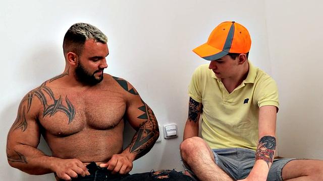 Muscled jock bareback fucks skinny twinks after BJ