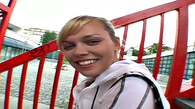 Watch this blonde hottie in a tight skinny top suck and lick a big dong outdoors