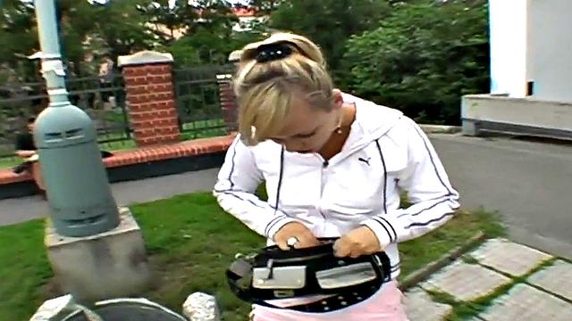 Watch this blonde hottie in a tight skinny top suck and lick a big dong outdoors
