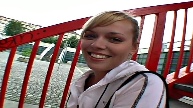 Watch this blonde hottie in a tight skinny top suck and lick a big dong outdoors