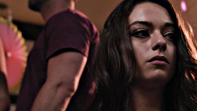 беременная устраивает тройничок, а мужу остаётся только смотреть шоу