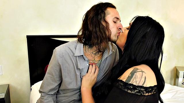 Bigtit trans beauty wanking while riding boyfriend's cock