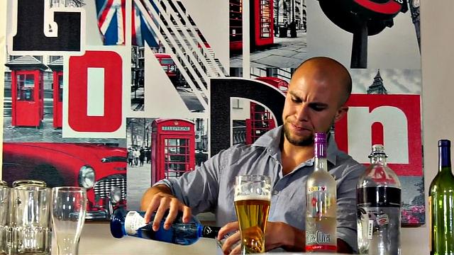 Bigtit trans beauty wanking while riding boyfriend's cock