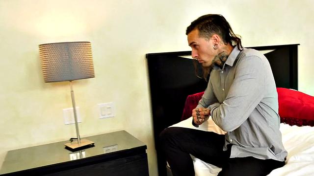 Bigtit trans beauty wanking while riding boyfriend's cock