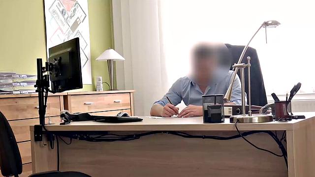 Горячая красотка отчаянно нужна деньги и отдается жестко