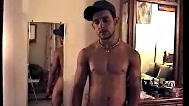 Гетеро Джанни пробует минет и теряется в новых ощущениях