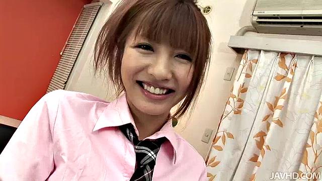 女子校生相崎琴音の唾液フェラ