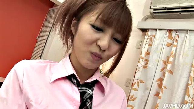 女子校生相崎琴音の唾液フェラ