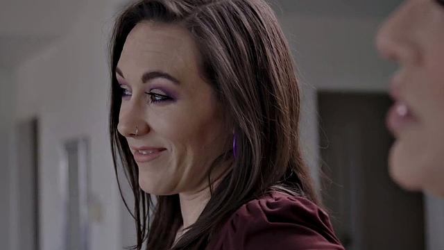 Curvy lesbian cougars in 3way