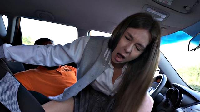 21yo student pussyfucked in car