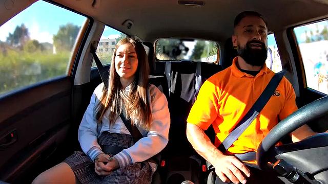 21yo student pussyfucked in car