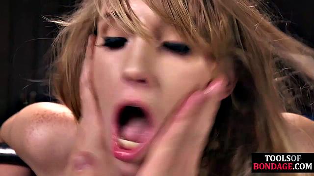 Flogging submissive by maledom