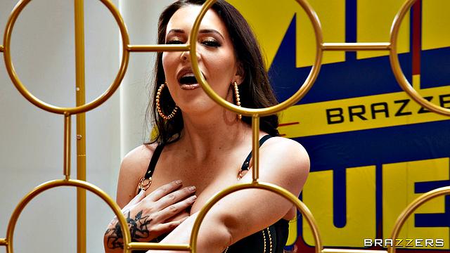 Черри ДеВиль устраивает отбор мужиков для жаркой вечеринки с Алексис Фокс и Элизабет Скайлар.