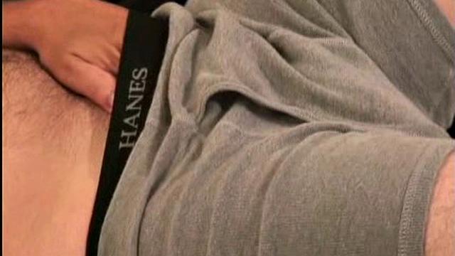 Джеймс натягивает нерв, пока в руке не рванёт струя