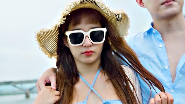 Jin and her friends take a boat ride and she bangs the captain