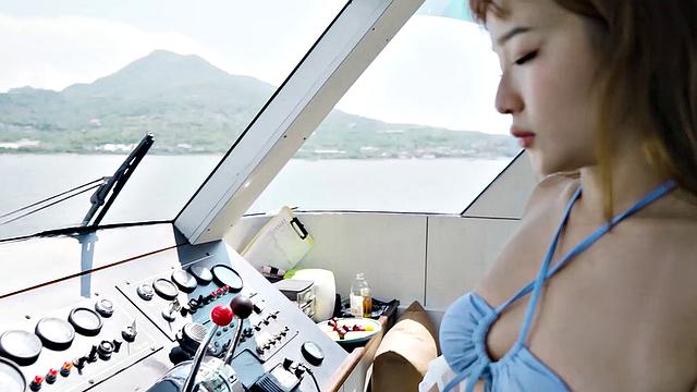 Jin and her friends take a boat ride and she bangs the captain