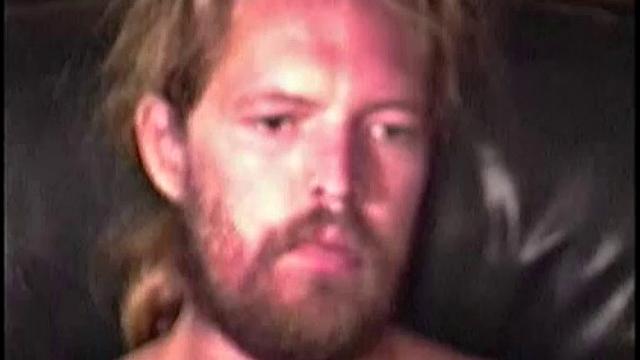 Молчаливые братья взрываются страстью в гостинице