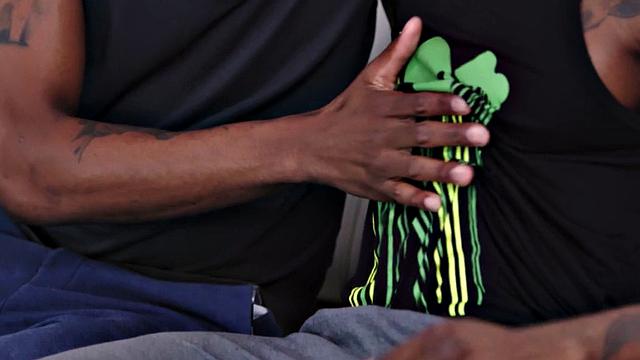 Black bottom stud assfucked by muscled BF