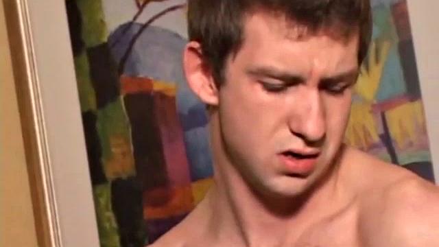 Донован Вудсайд дрочит на диване так, что диван ревнует, и щедро кончает