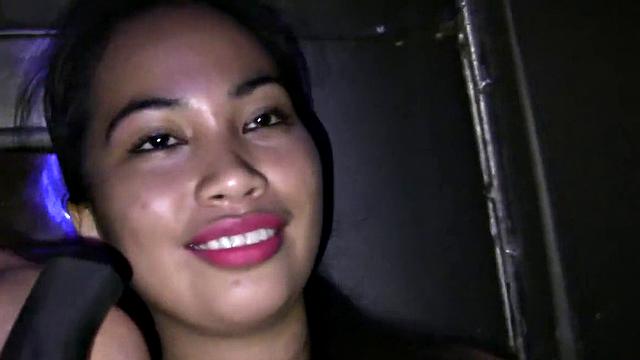 Смотри, как Акира жаждет иностранного члена в своей азиатской киске