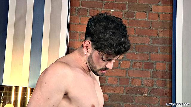 Gabriel Sprays Jeze with Cum - Gabriel Phoenix & Jeze James