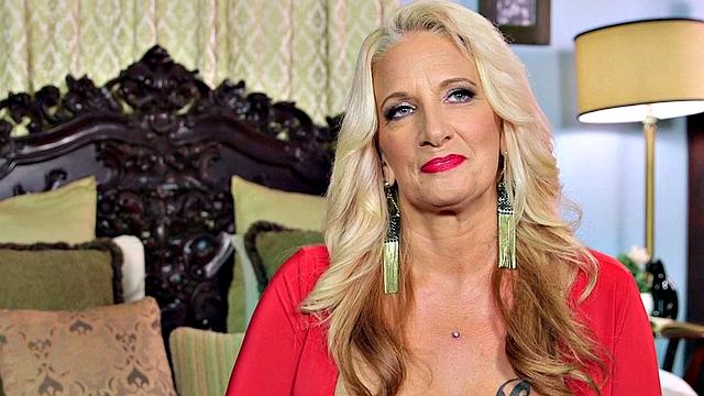 Бруклинн Рейн показывает пирсинг и получает по полной от большого члена