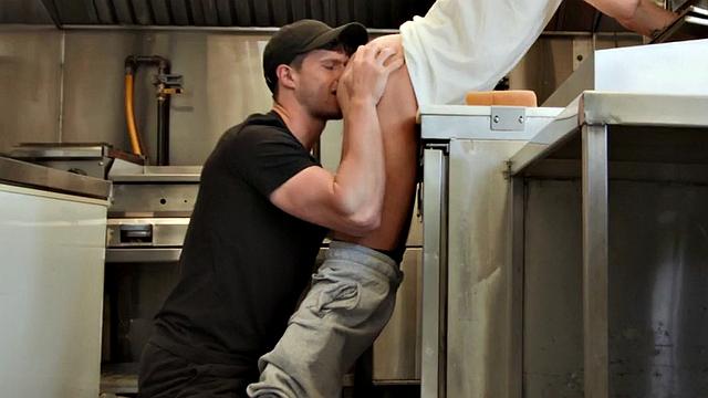 Straight worker rimmed and by gay colleague