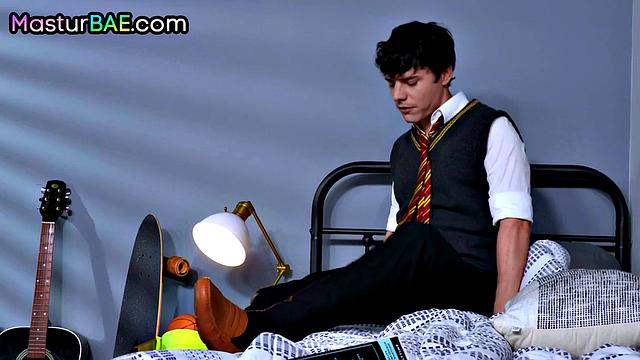 Horny cute twink toyed by busty BF