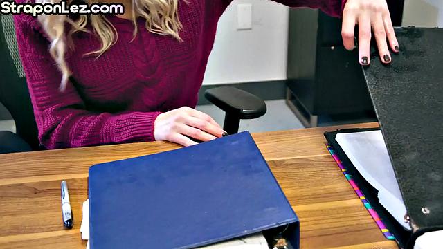 Office lesbian bitches eating pussy